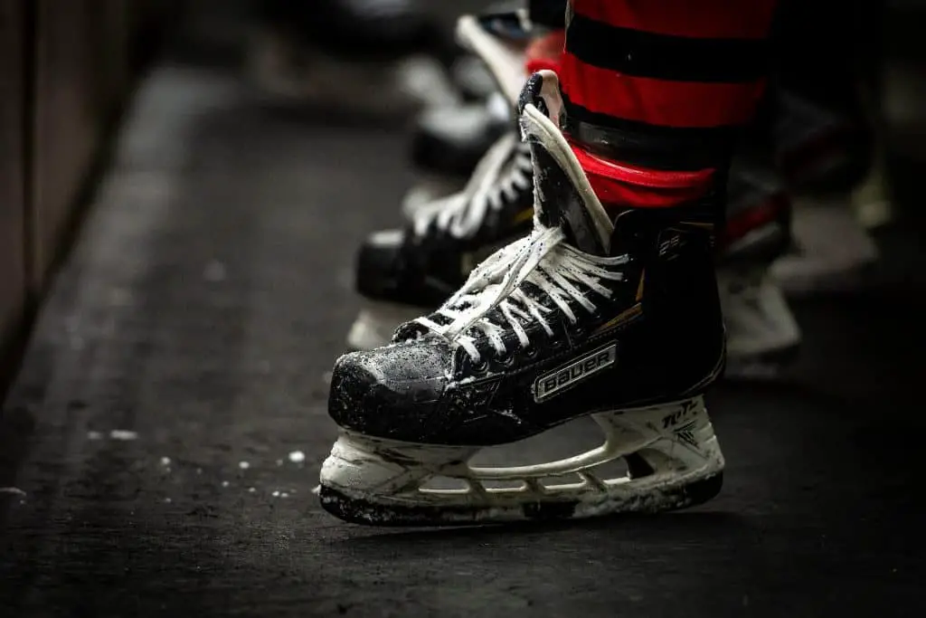 How to Lace Hockey Skates (4 Easy Methods)